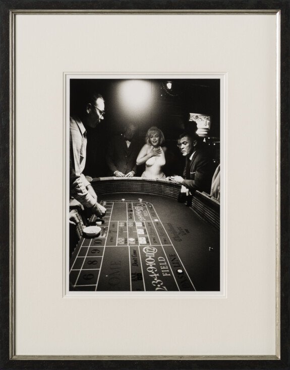 EAR THE CAST & CREW VISIT CASINO (17A) SML 30 